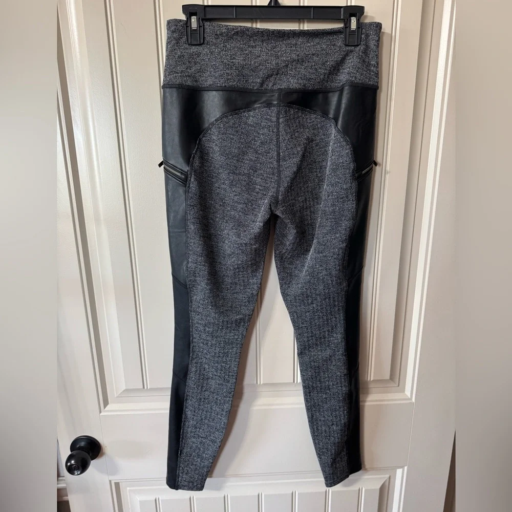 ATHLETA 🩶 Chic Gray, Black Faux Leather Panel High-Waist Leggings (Size Medium) - Picture 8 of 13